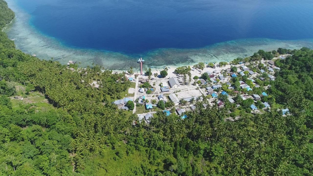 Erens Guest House Waisai Экстерьер фото