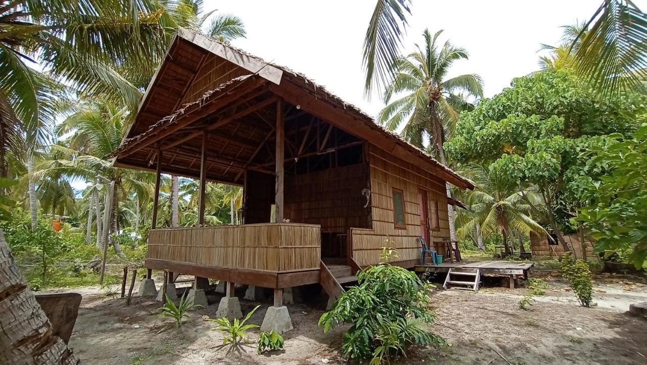 Erens Guest House Waisai Экстерьер фото