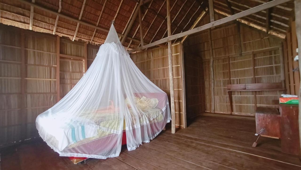 Erens Guest House Waisai Экстерьер фото