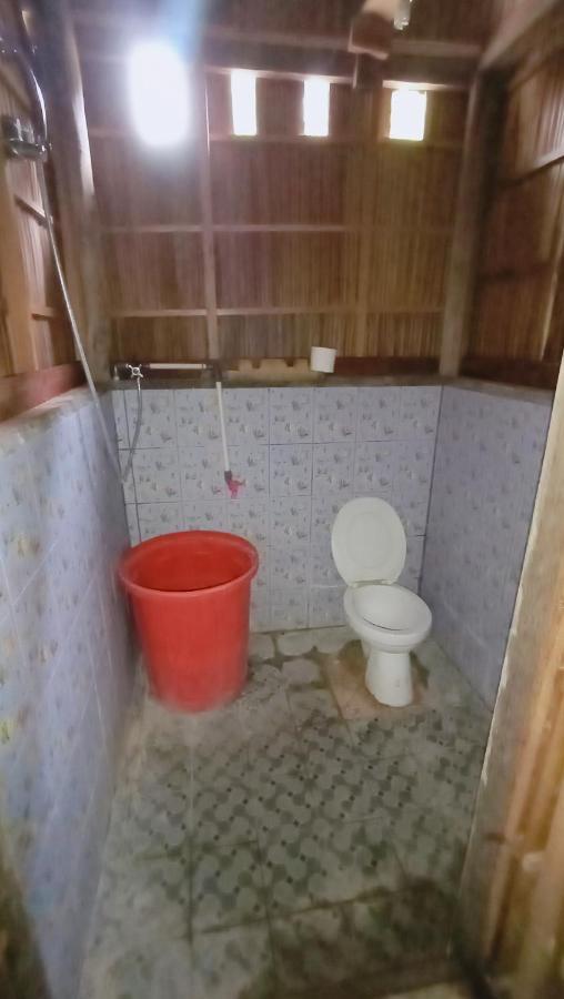 Erens Guest House Waisai Экстерьер фото